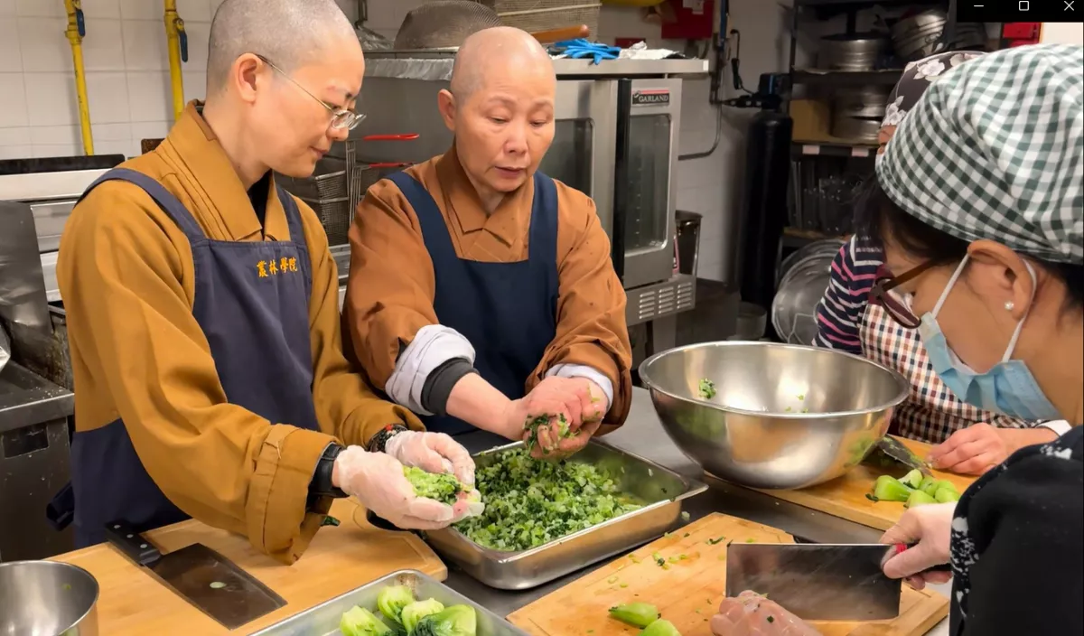 Toronto Fo Guang Members Commemorate Venerable Master Hsing Yun on Lantern Festival with Yangzhou Dumplings